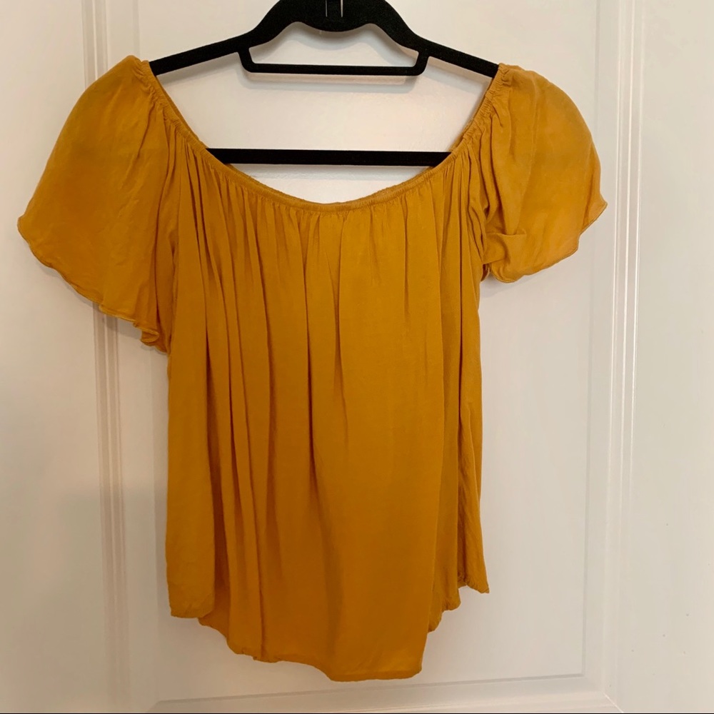 Gold off-shoulder shirt / LSU gameday